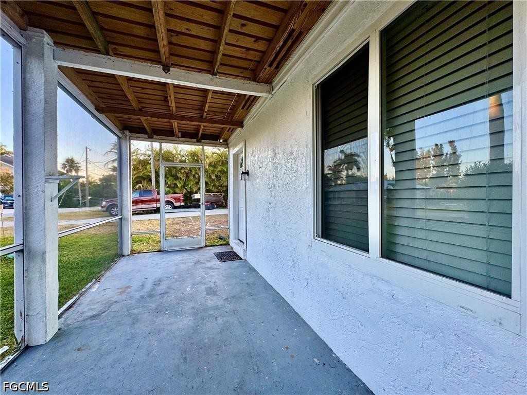 3 Bed SingleFamilyResidence for Sale in Fort Myers, FL — photo 3
