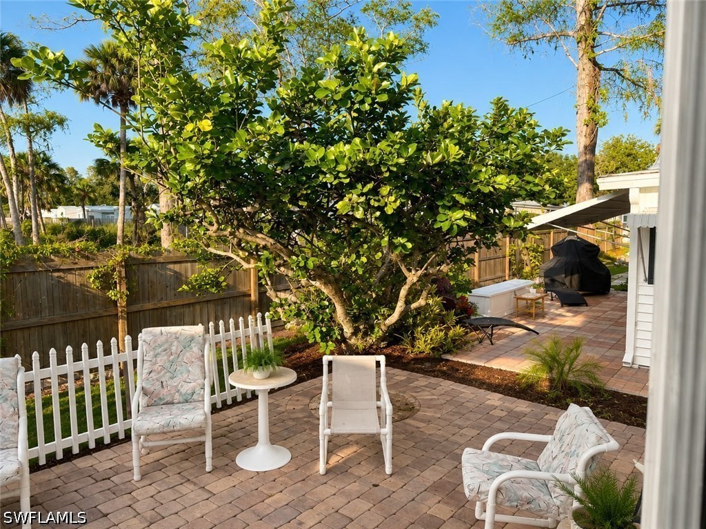 1 Bed ManufacturedHome for Sale in Naples, FL, $100,000 — photo 3