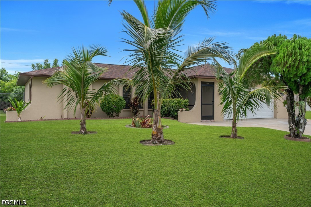 3 Bed Pool Home for Sale in Cape Coral, photo 3