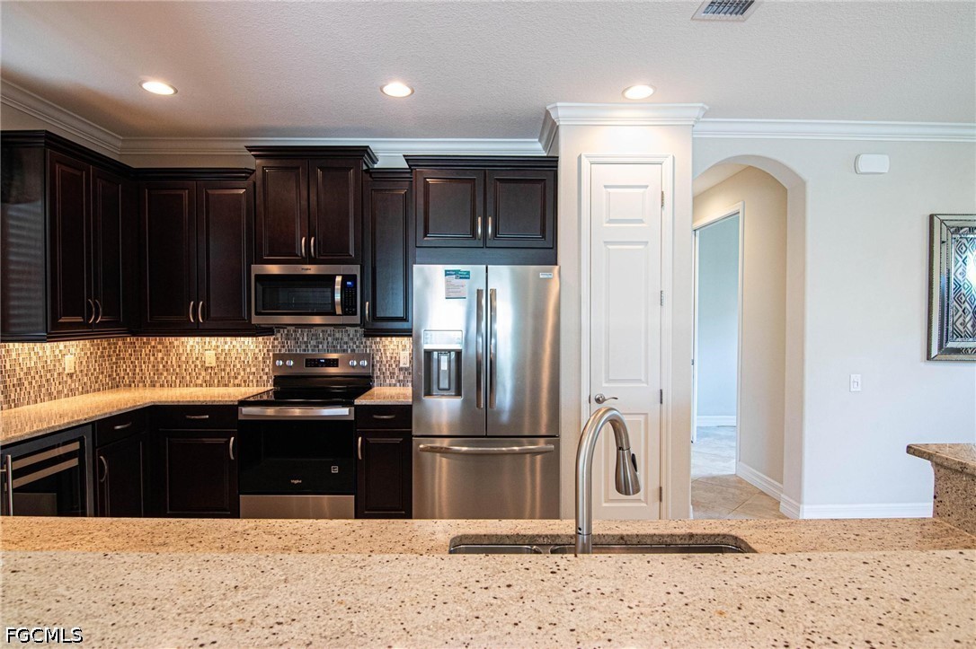 3 Bed Waterfront Home for Sale in Sandoval, photo 3