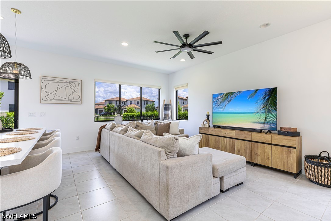 3 Bed SingleFamilyResidence for Sale in Silverwood, FL — photo 3