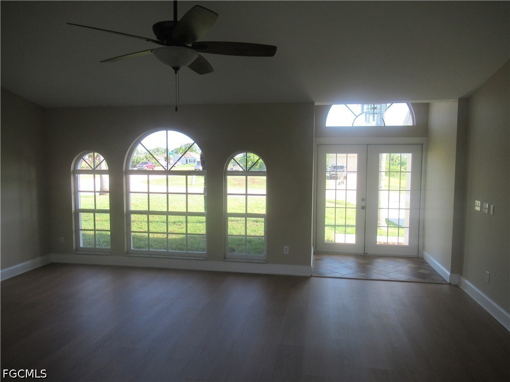 3 Bed SingleFamilyResidence for Sale in Cape Coral, photo 3