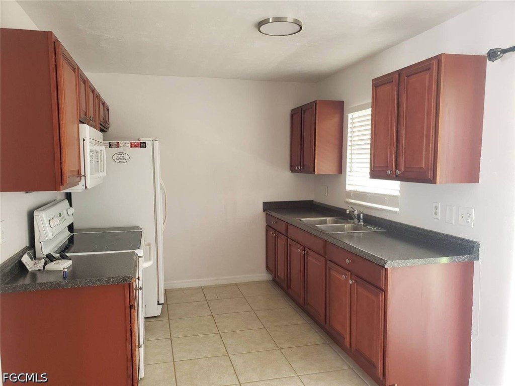 2 Bed SingleFamilyResidence for Sale in Cape Coral, FL — photo 3