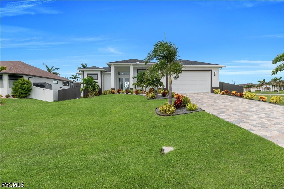 3 Bed Pool Home for Sale in Cape Coral, photo 3