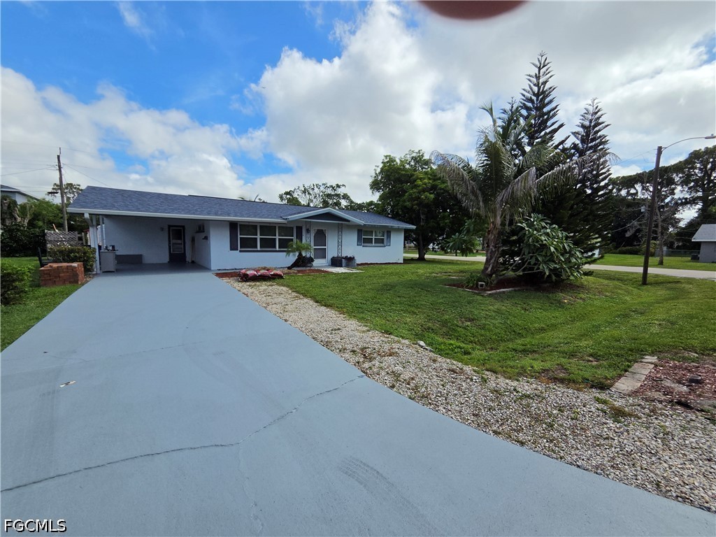 2 Bed SingleFamilyResidence for Sale in Fort Myers, photo 3