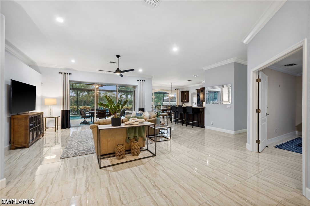 4 Bed Pool Home for Sale in Spanish Wells, photo 3