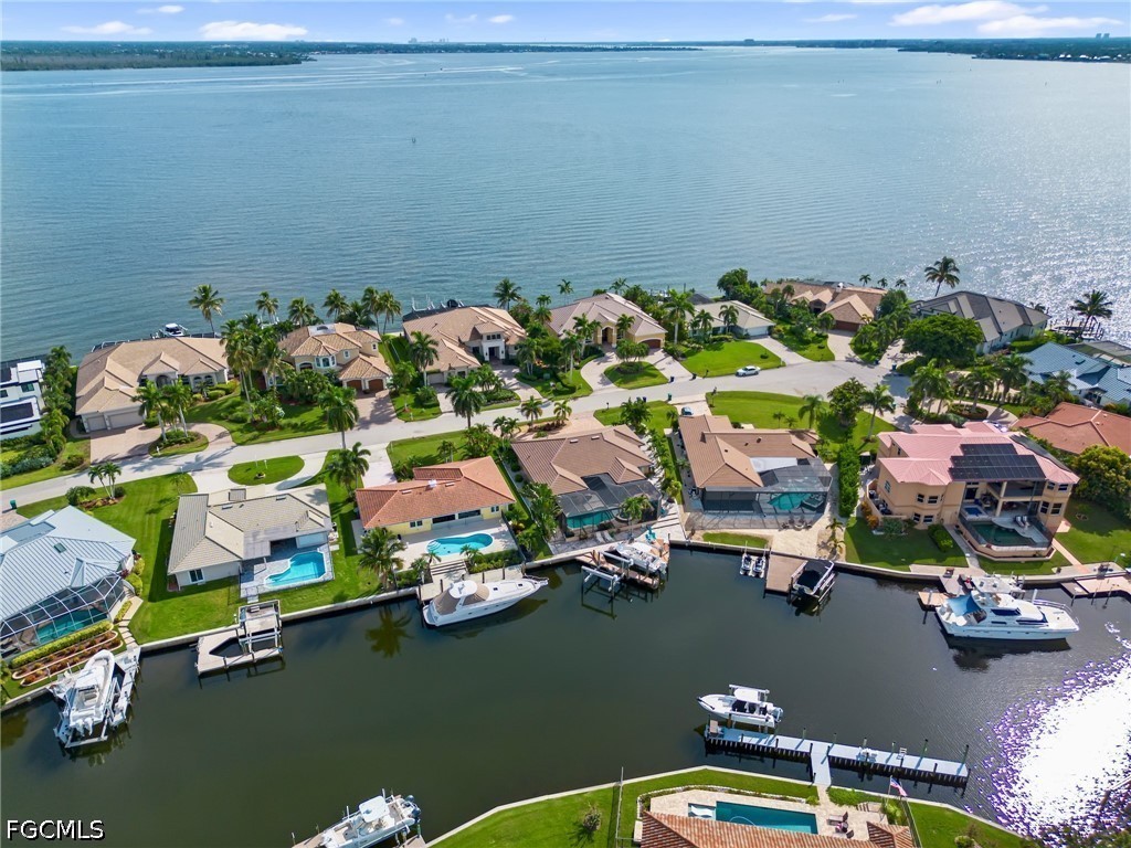 3 Bed Pool Home for Sale in Palm Acres, photo 3