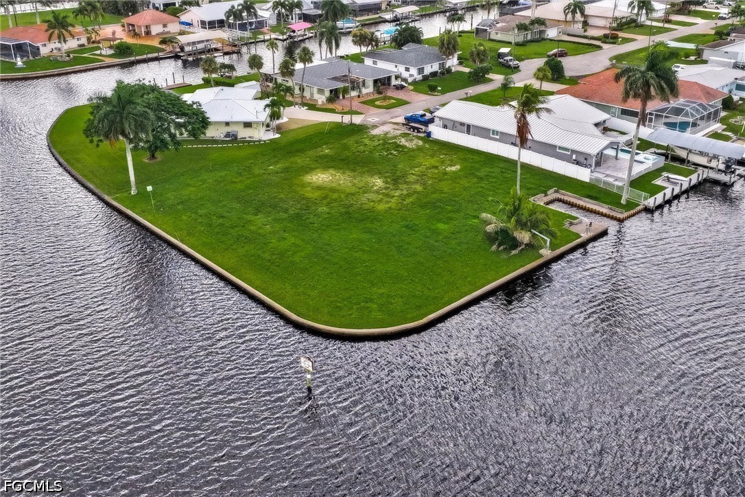 Waterfront Home for Sale in Fort Myers Shores, photo 3