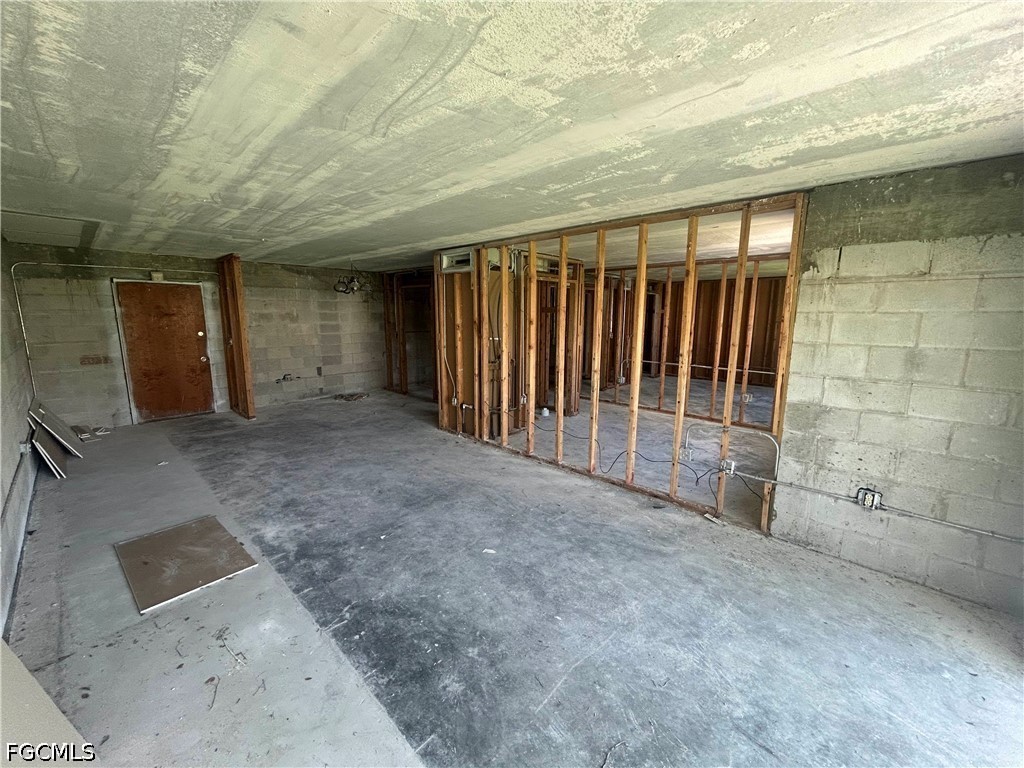 2 Bed Condominium for Sale in Windsor West, photo 3