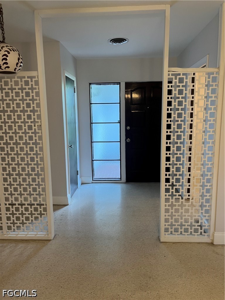 3 Bed SingleFamilyResidence for Sale in Fort Myers, photo 3