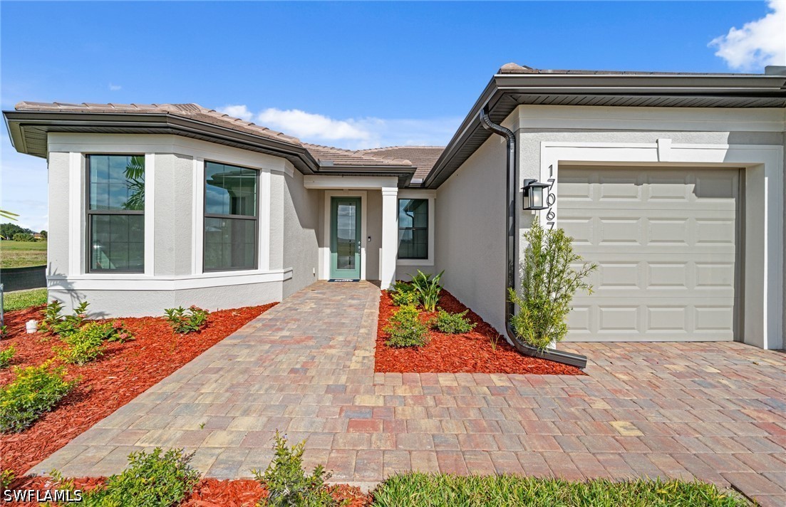 3 Bed Pool Home for Sale in Country Club, photo 3