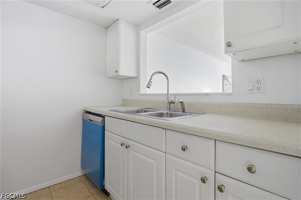 1 Bed Condominium for Sale in Windsor West, photo 3