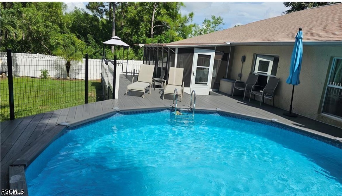 3 Bed Pool Home for Sale in Mirror Lakes, photo 3
