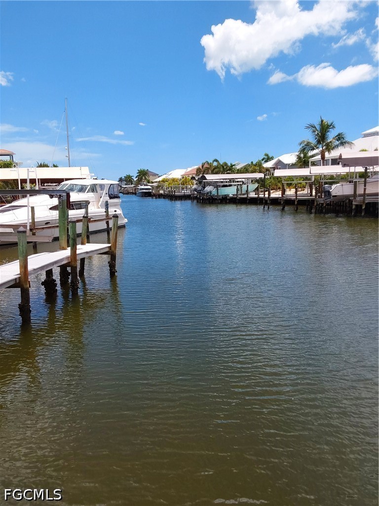 Waterfront Home for Sale in Siesta Isles, photo 3