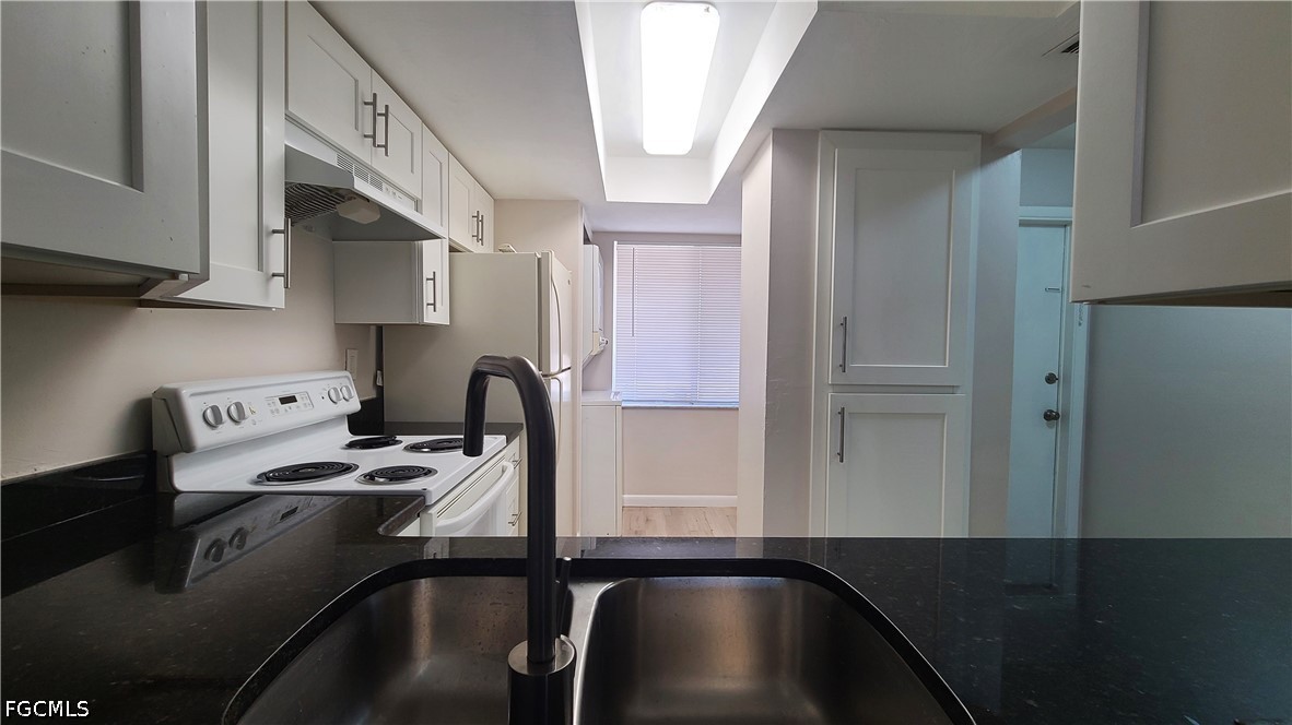 2 Bed Condominium for Sale in Cape Coral, photo 3