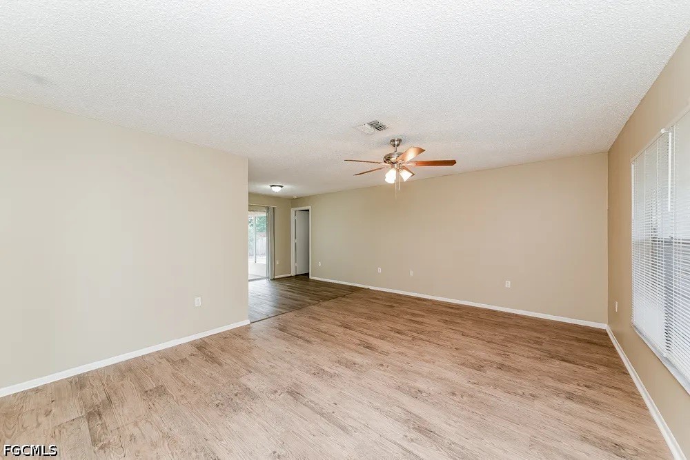 3 Bed SingleFamilyResidence for Sale in Sarasota, photo 3