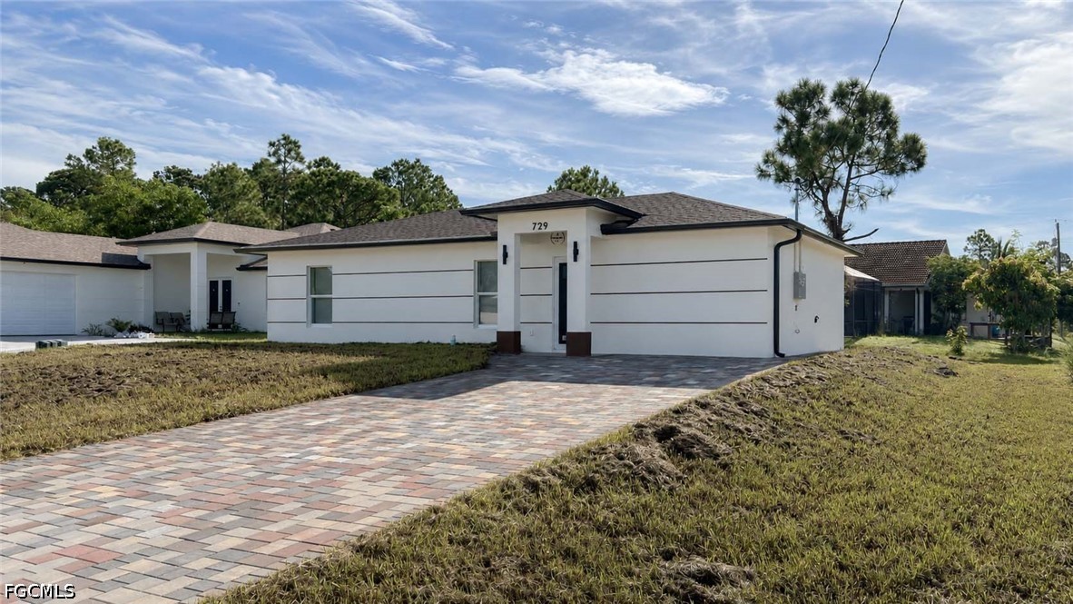 3 Bed SingleFamilyResidence for Sale in Lehigh Acres, photo 3