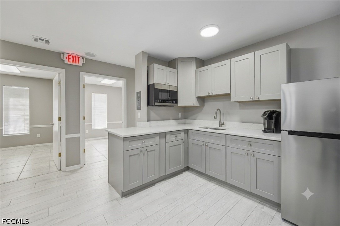 Office for Sale in Fort Myers, photo 3