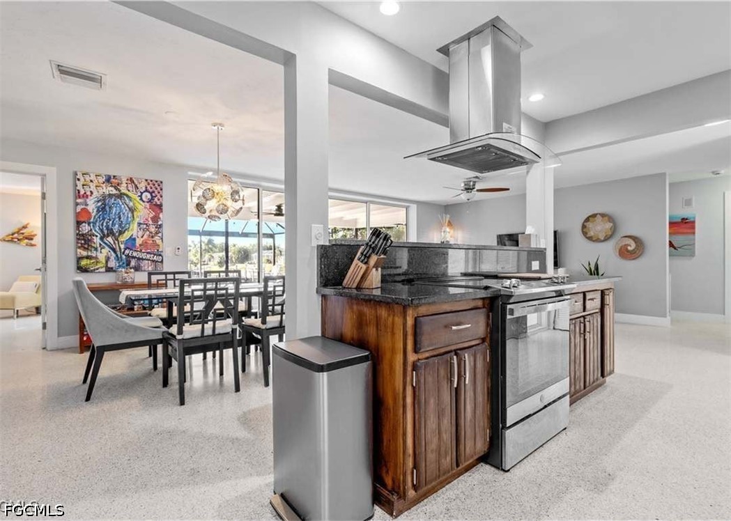 3 Bed Pool Home for Sale in Cape Coral, photo 3