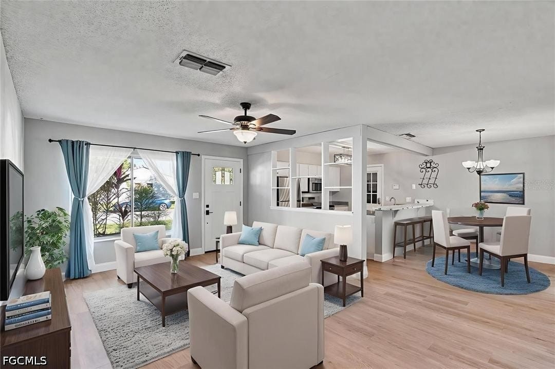 2 Bed SingleFamilyResidence for Sale in Orlando, photo 3