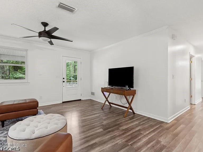 2 Bed SingleFamilyResidence for Sale in 6 Fairway Condo, photo 3