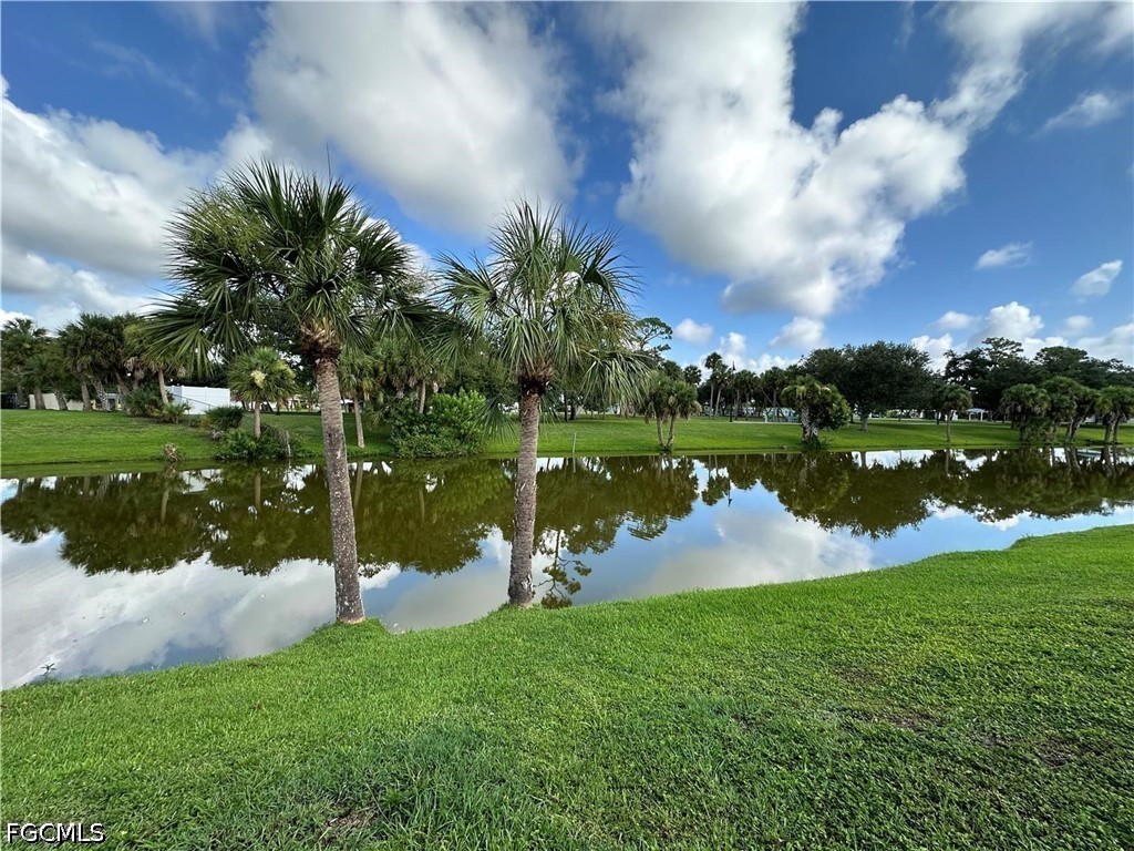 1 Bed Waterfront Home for Sale in Port Charlotte, photo 3