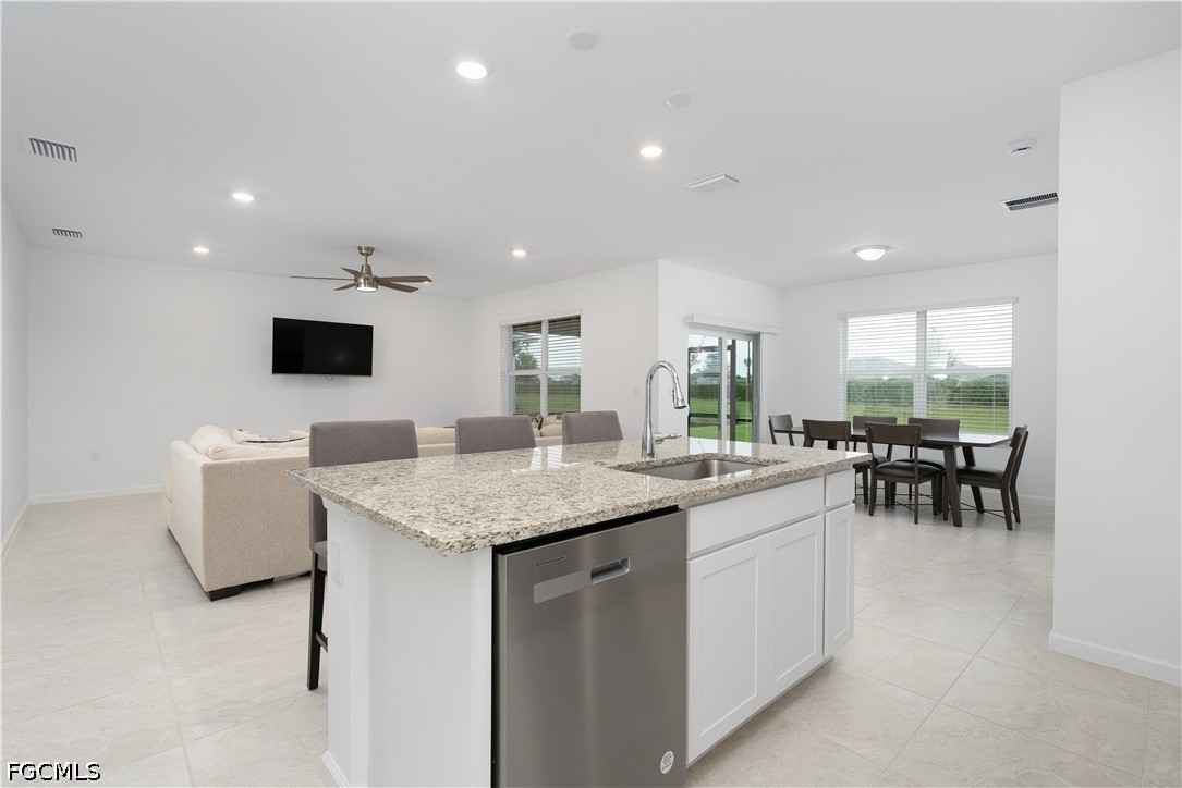 3 Bed SingleFamilyResidence for Sale in Northridge, photo 3