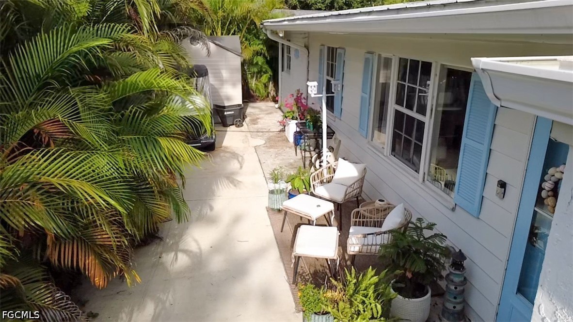 4 Bed Pool Home for Sale in Granada Terrace, photo 3