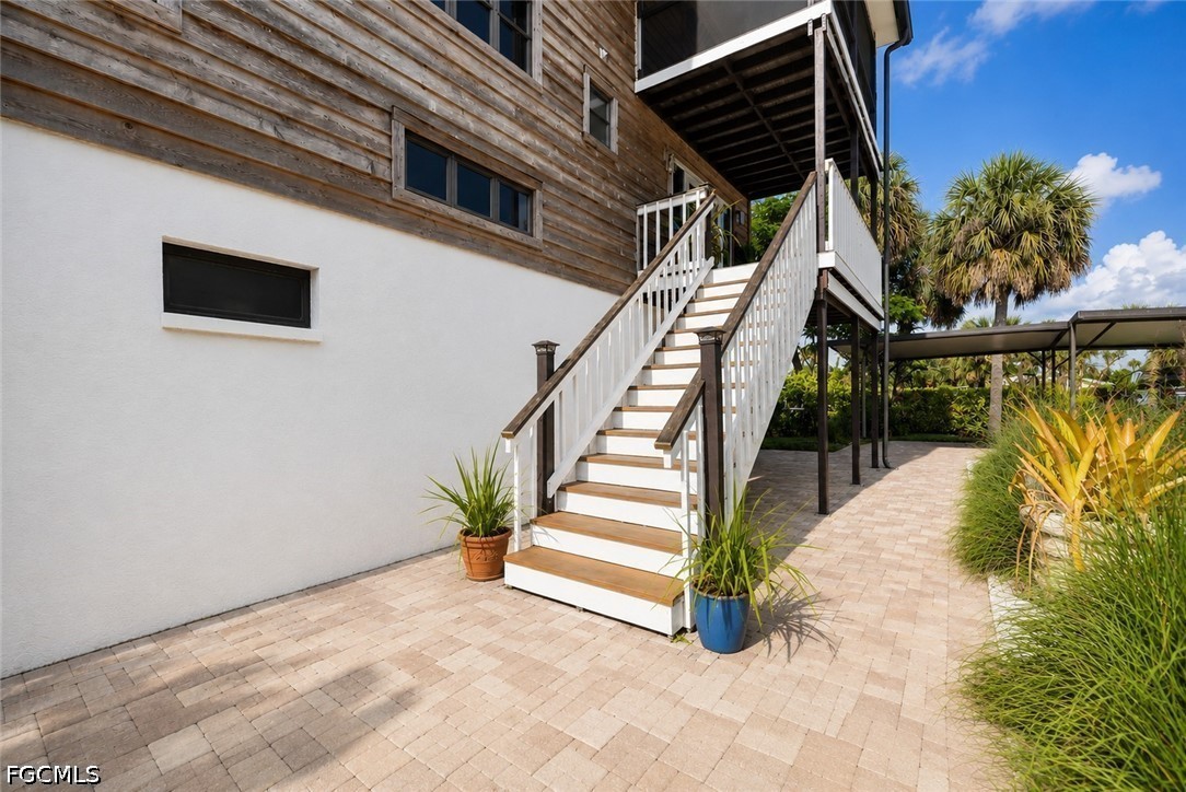 4 Bed Waterfront Home for Sale in Labelle, photo 3