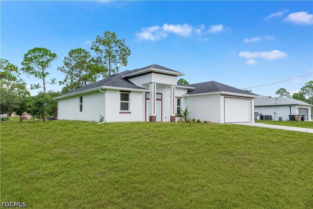 3 Bed SingleFamilyResidence for Sale in Lehigh Acres, photo 3