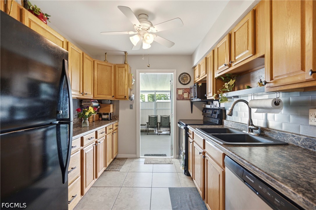 2 Bed Attached for Sale in Lehigh Acres, photo 3