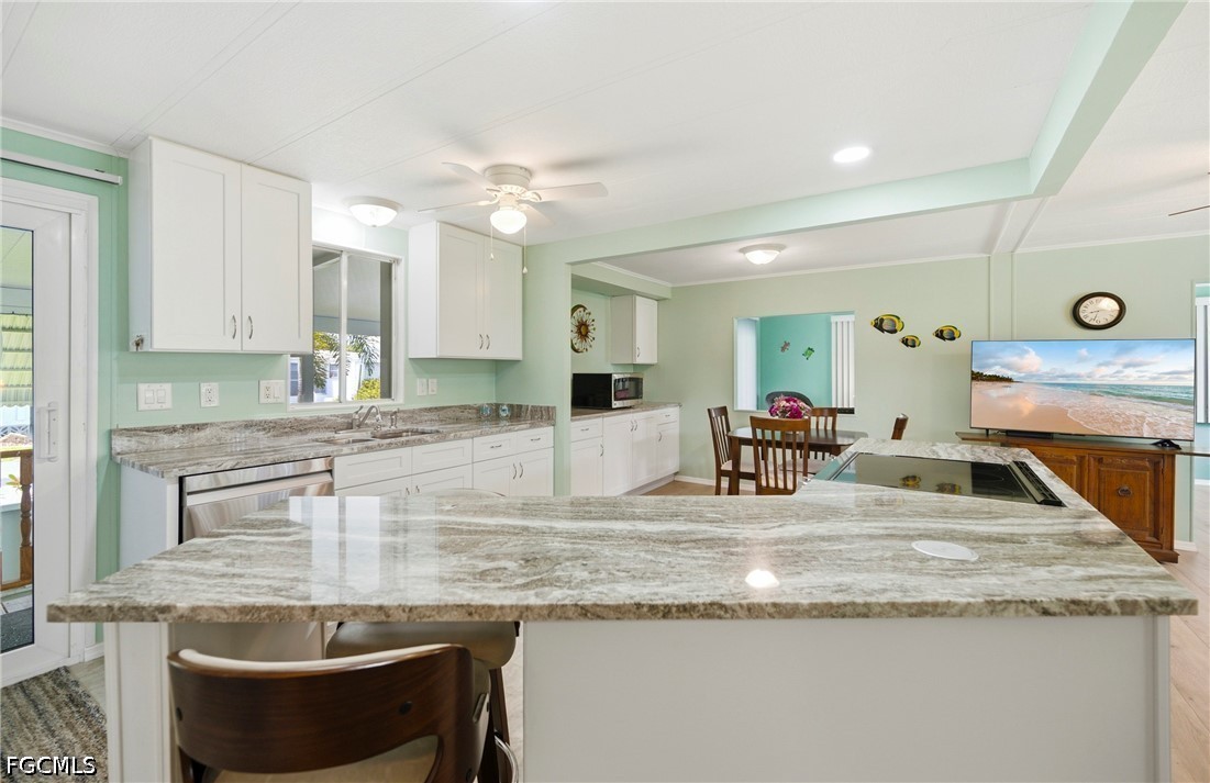 2 Bed ManufacturedHome for Sale in Fort Myers, photo 3