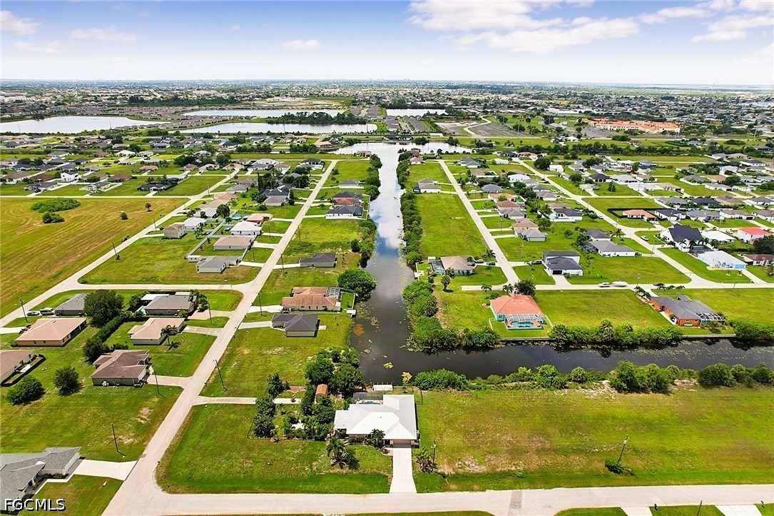 3 Bed Pool Home for Sale in Cape Coral, photo 3
