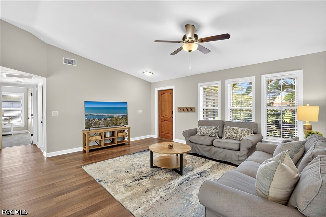 3 Bed Pool Home for Sale in Cape Coral, photo 3