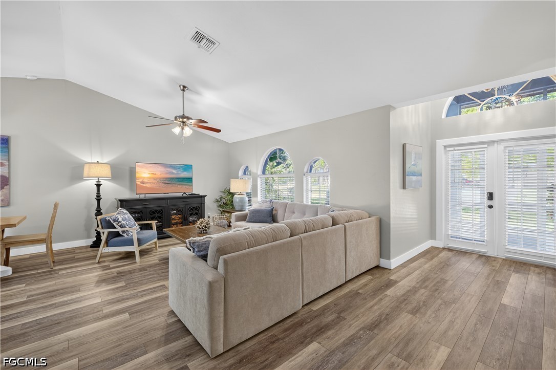3 Bed Pool Home for Sale in Cape Coral, photo 3