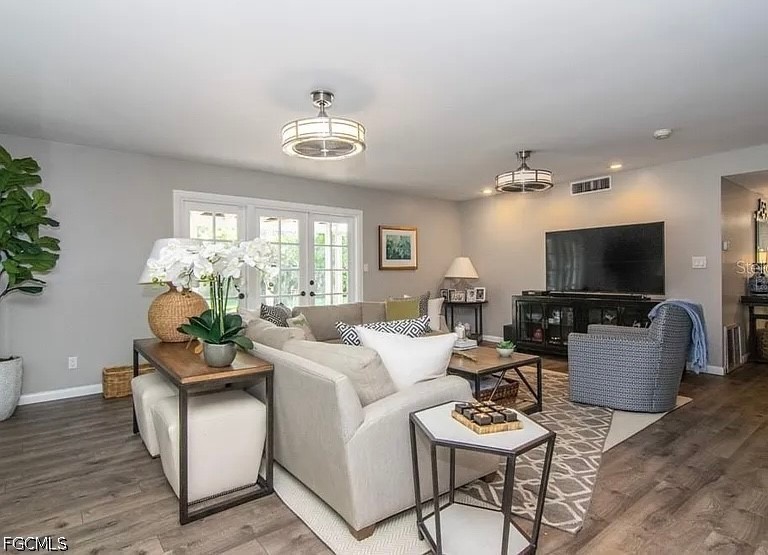 3 Bed SingleFamilyResidence for Sale in Tampa, photo 3