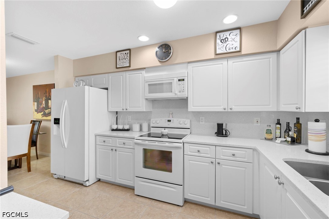2 Bed Condominium for Sale in Cape Coral, photo 3