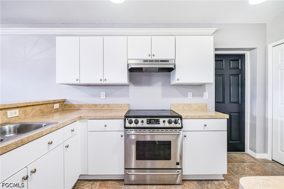 3 Bed SingleFamilyResidence for Sale in Port Charlotte, photo 3