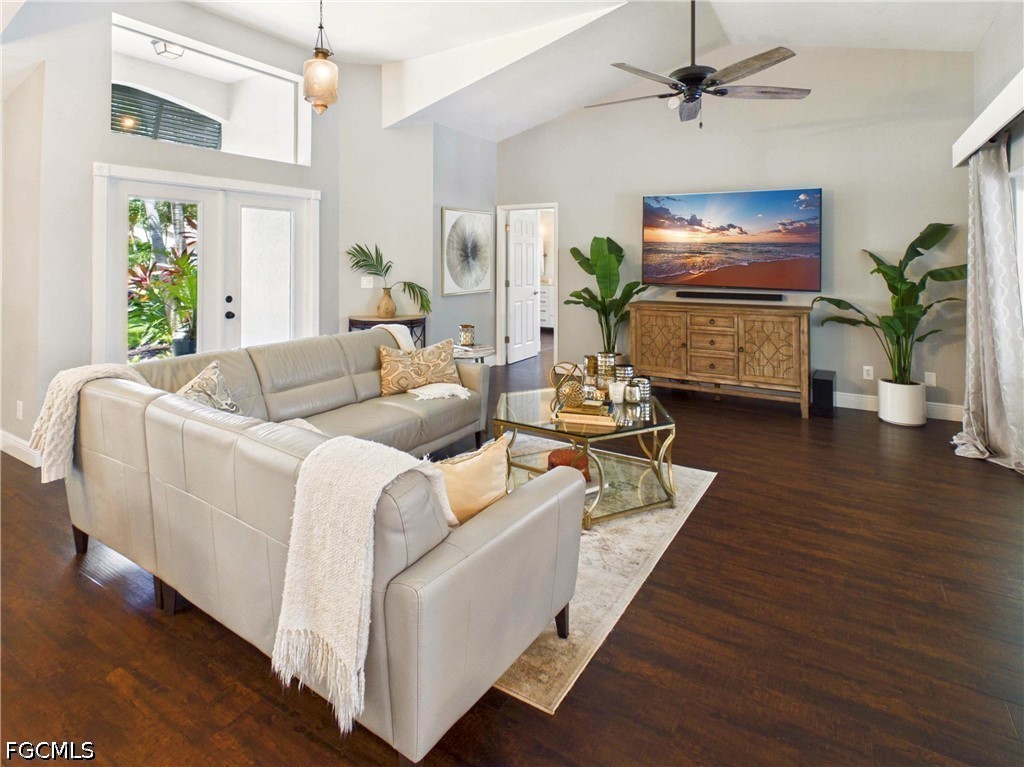 3 Bed Pool Home for Sale in Pinewood Lakes, photo 3