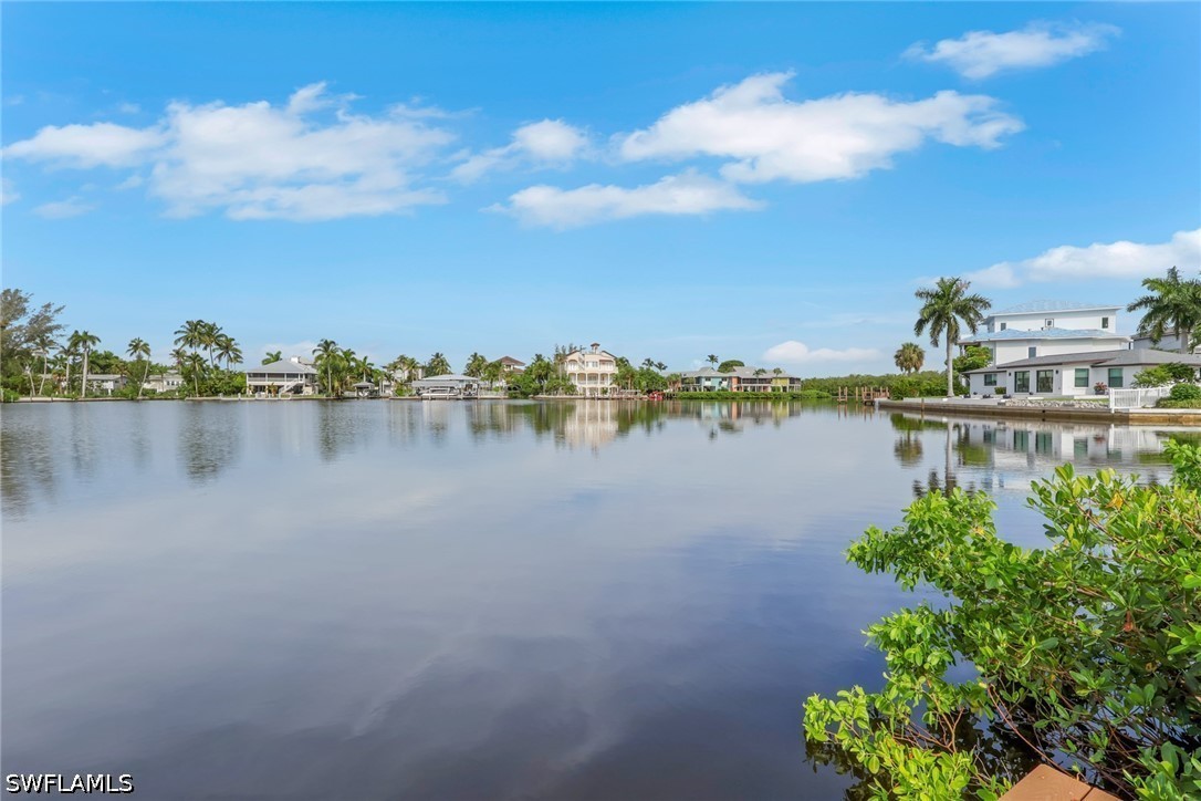 6 Bed Waterfront Home for Sale in Ledford Shores, photo 3