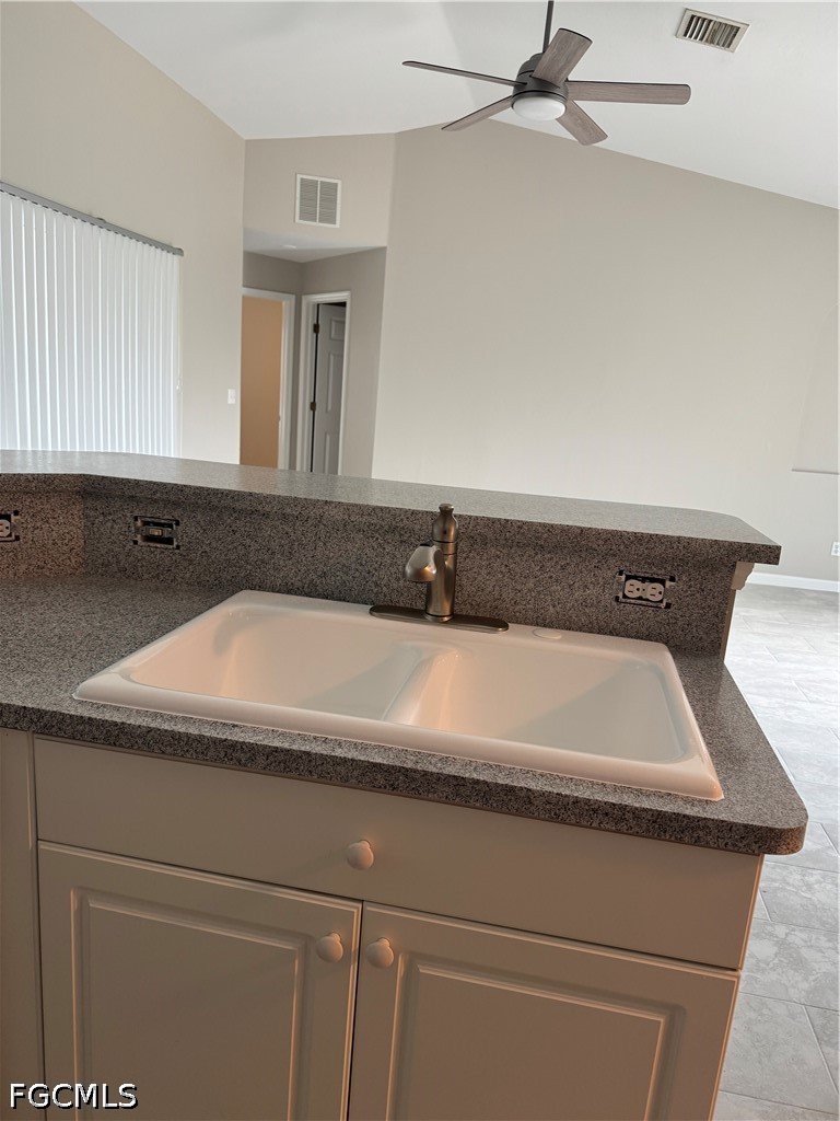 3 Bed SingleFamilyResidence for Sale in Cape Coral, photo 3