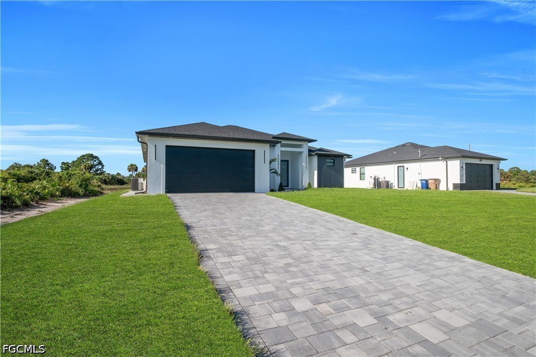 3 Bed Waterfront Home for Sale in Lehigh Acres, photo 3