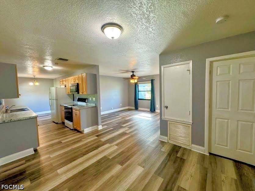 3 Bed SingleFamilyResidence for Sale in Labelle, photo 3