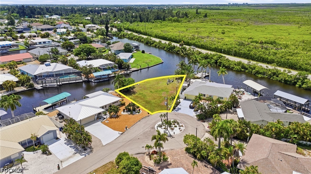 Waterfront Home for Sale in Matlacha Isles, photo 3