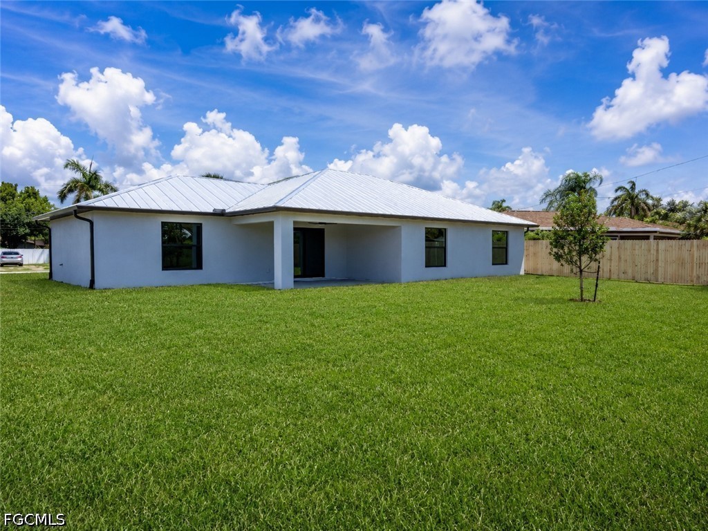 4 Bed SingleFamilyResidence for Sale in El Dorado Acres, photo 3