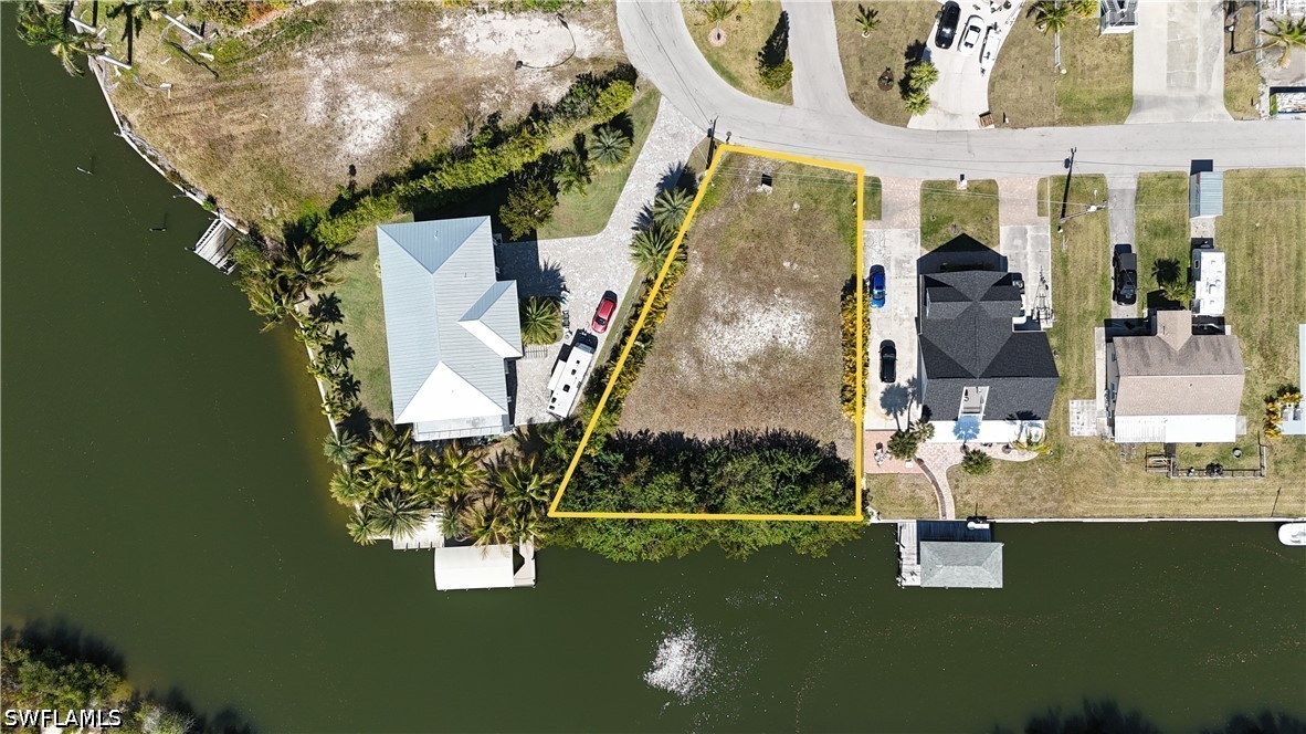 Waterfront Home for Sale in Imperial Shores, photo 3