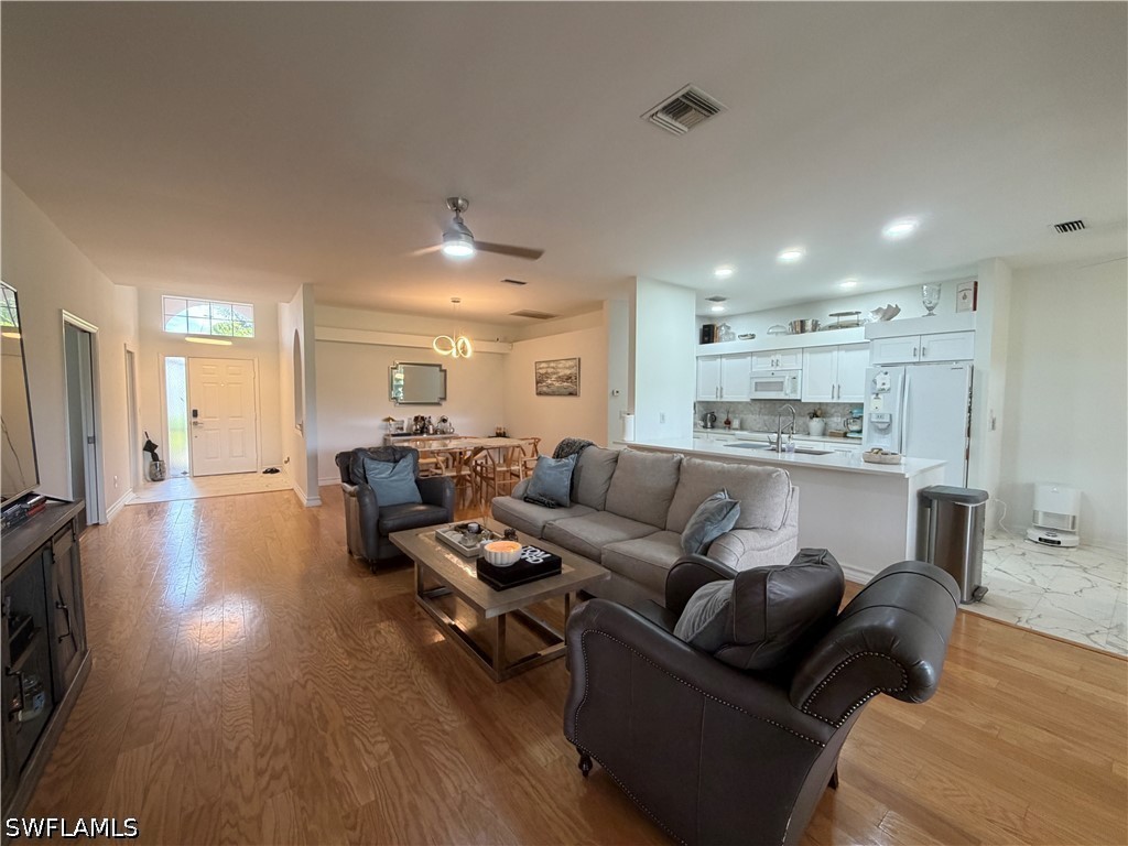 2 Bed SingleFamilyResidence for Sale in Naples, photo 3