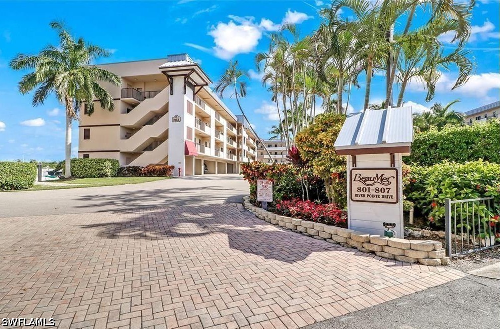 1 Bed Waterfront Home for Sale in Beaumer, photo 3