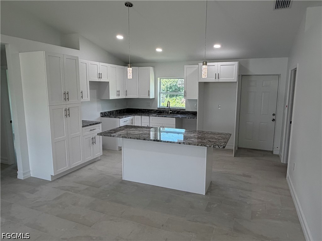 3 Bed SingleFamilyResidence for Sale in Banyan Village, photo 3