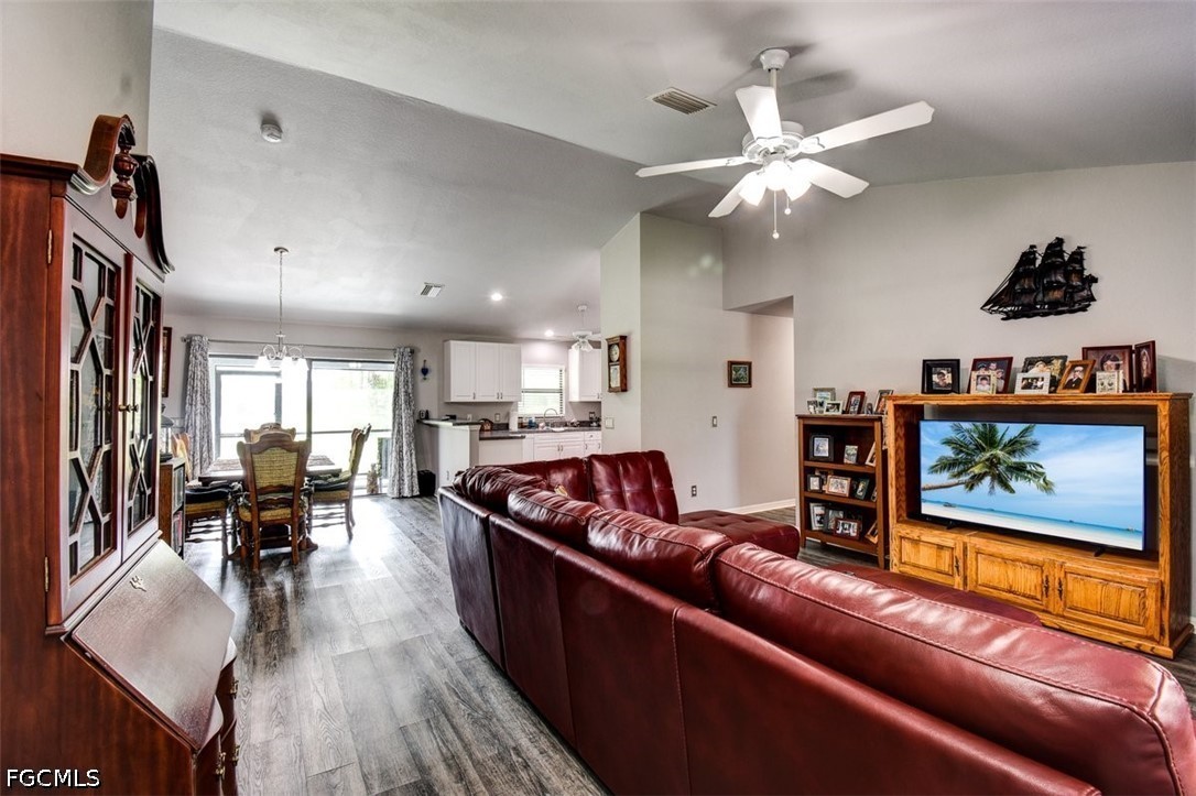 4 Bed SingleFamilyResidence for Sale in Cape Coral, photo 3